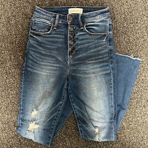 Abercrombie & Fitch High Rise Super Skinny Ankle Jean in size 25/0R.